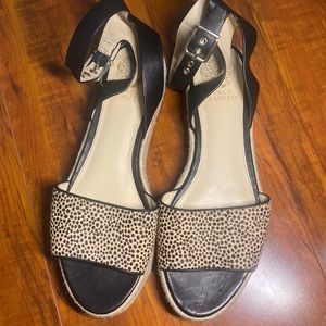 Pre-Owned VINCE CAMUTO KATHALIA PLATFORM ESPADRILLE LEOPARD PRINT SHOES